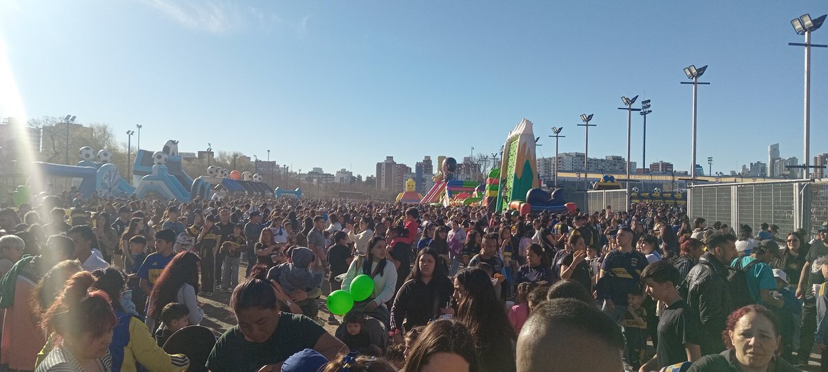 BOCASOLO8's tweet photo. Ayer desbordados por la cantidad de xeneixes en el día del niño,,un dia inolvidable para todos los chicos y chicas. https://t.co/RDjR6i3uLm