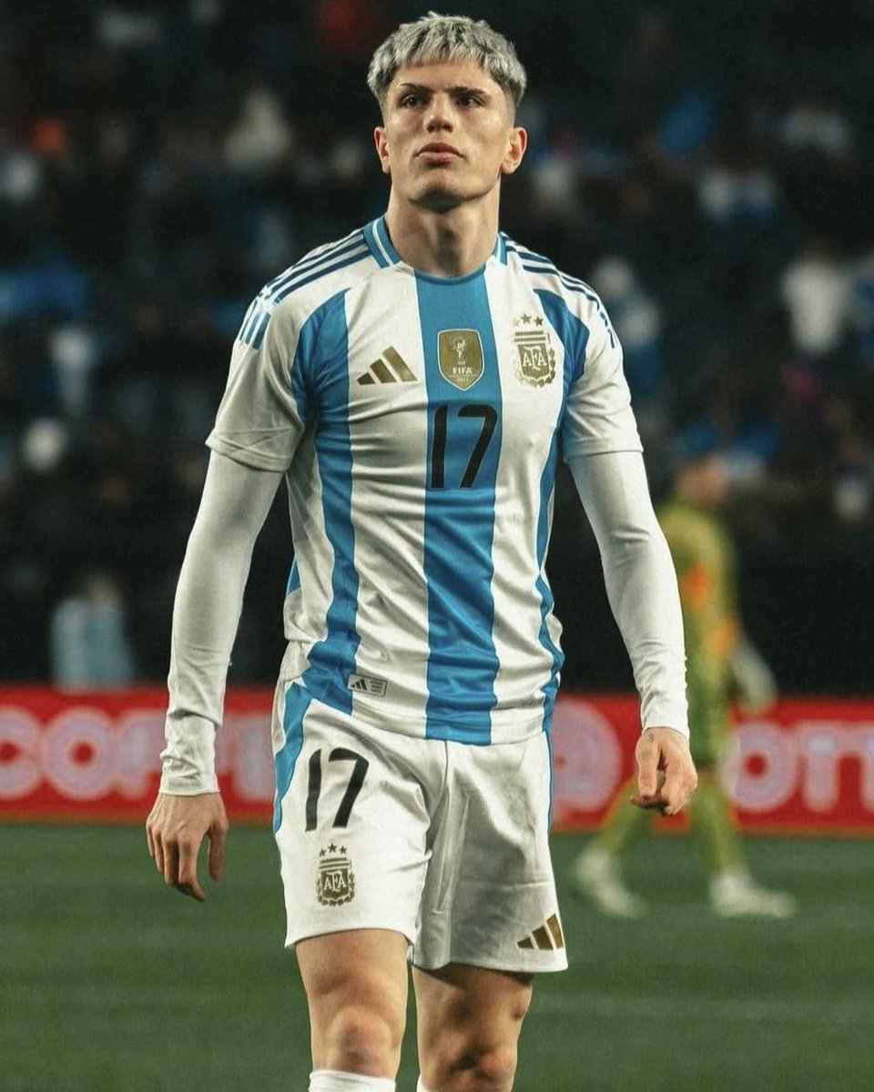 TrollFootball's tweet photo. Only one man can replace Messi for Argentina https://t.co/FaDYr87der