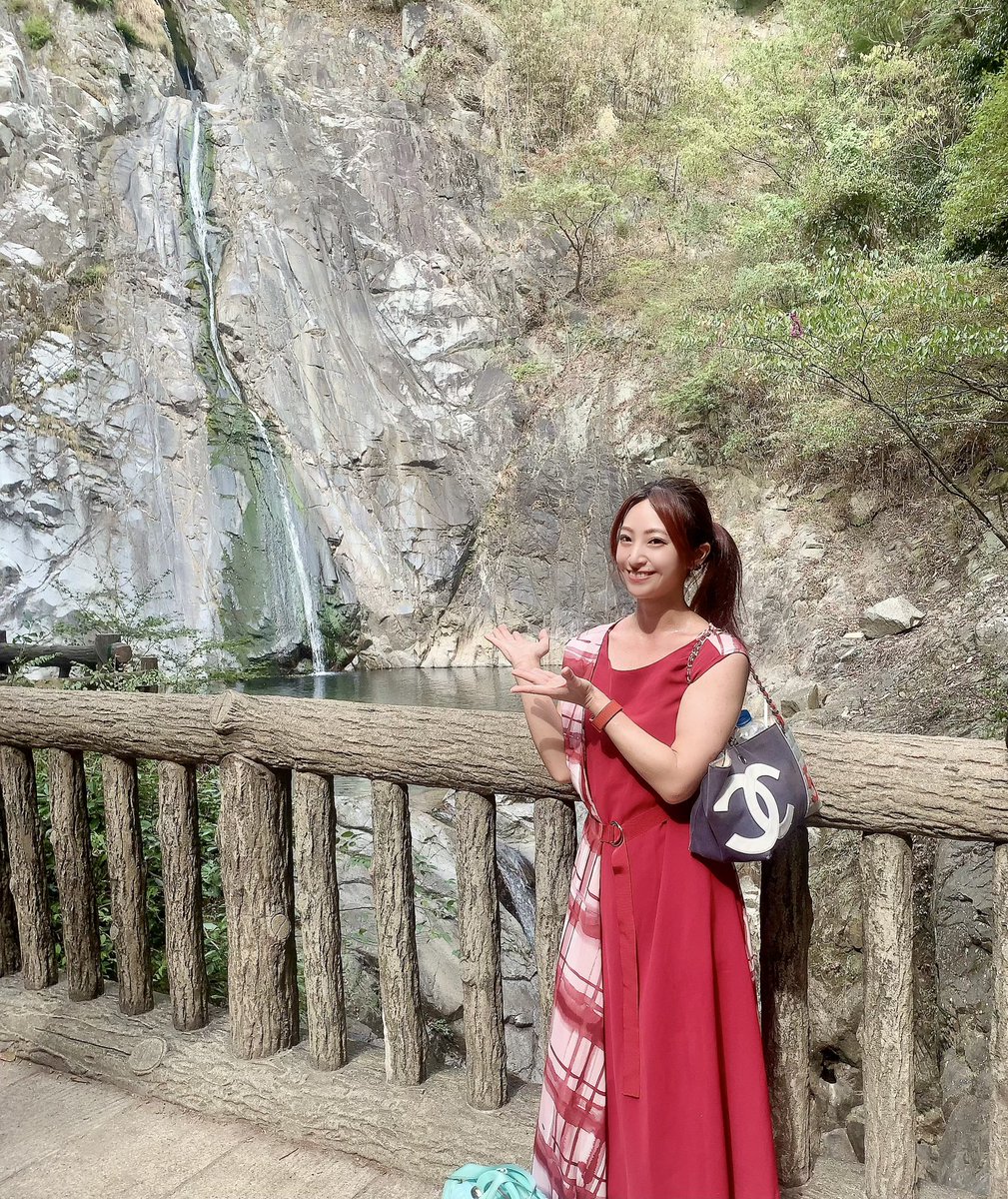 a__ageha's tweet photo. 神戸牛も食べたし滝も見て夏感じれた☀️ https://t.co/L8bWMlZNu9