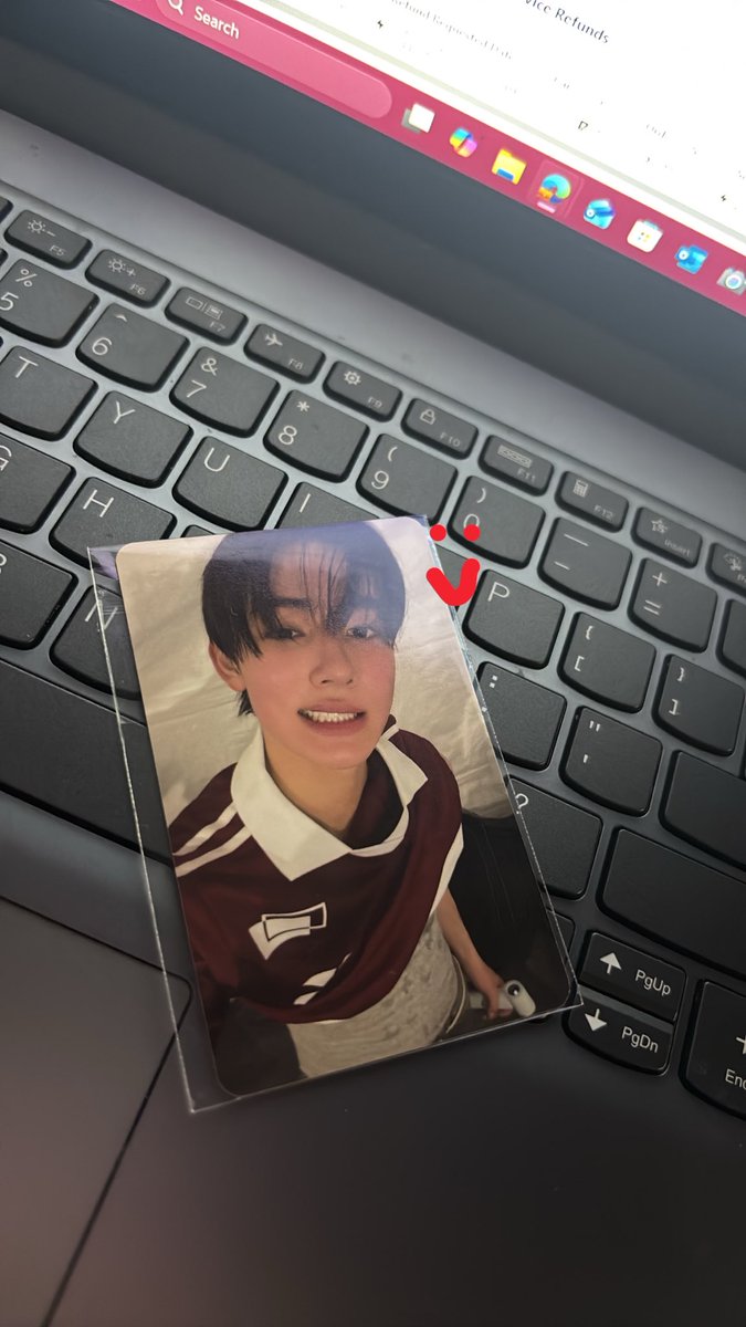 eomvlr's tweet photo. brought him at work today <3 https://t.co/zMWFb3npdQ