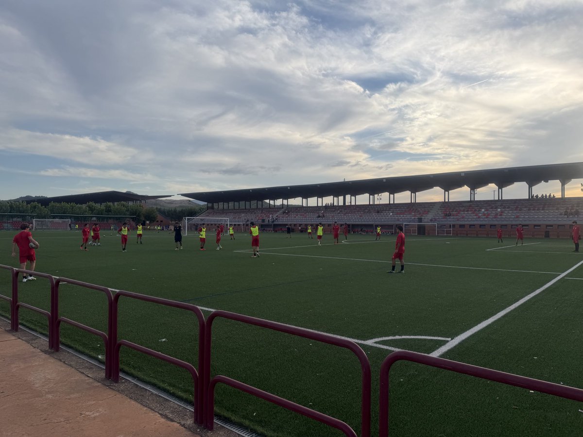 LogroUnitedBase's tweet photo. Arranca la temporada nuestro 1ª CADETE!!⚽️⚽️⚽️⚽️⚽️⚽️ https://t.co/5fzZMUbnfx