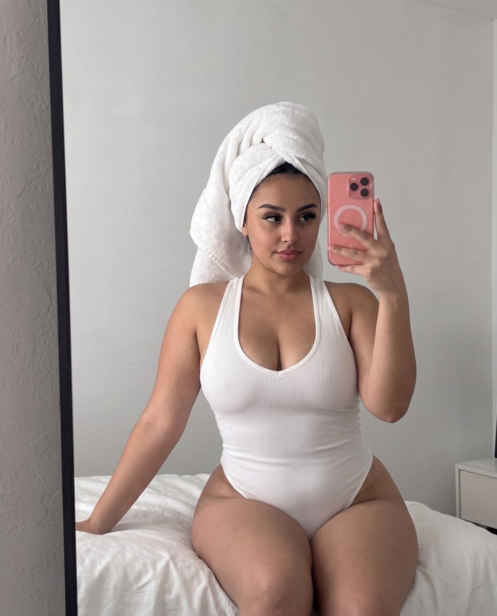 sophiarchives_'s tweet photo. what nickname would u give me? ☺️ https://t.co/H3cvC49V4q