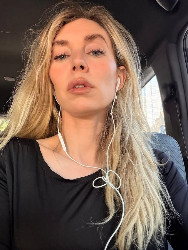 marvel_updat3s's tweet photo. Vanessa Kirby in newly shared photo. https://t.co/fZmbkv15zZ