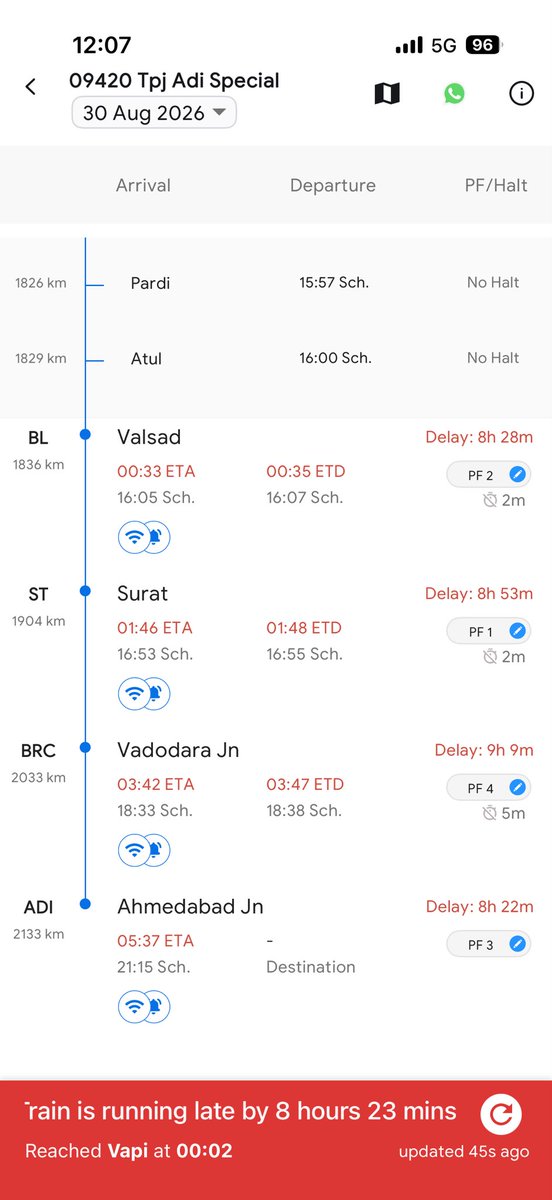 Dipendra0080's tweet photo. This is an Indian Railways train, and my train is delayed by 8 hours. It is a 3rd-class train, and I want a refund for my ticket. Please process my refund.
PNR 4240887926
@railcomplaint @WesternRly @RailMinIndia @RailwaySeva @AshwiniVaishnaw https://t.co/cA8W9PVELk