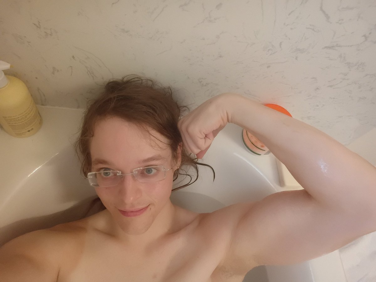 KeriP123420's tweet photo. @hotghoulshi Wanna get together and flex? 😂💪 https://t.co/iqpyUwz7f1