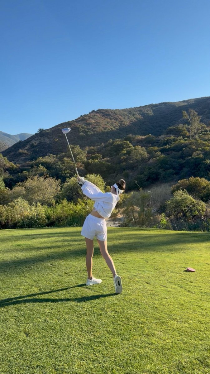 MadisonPartwl0's tweet photo. This is the best Monday ever, with friends from Japan. #golf #course #CA https://t.co/VcYu0iXP6N