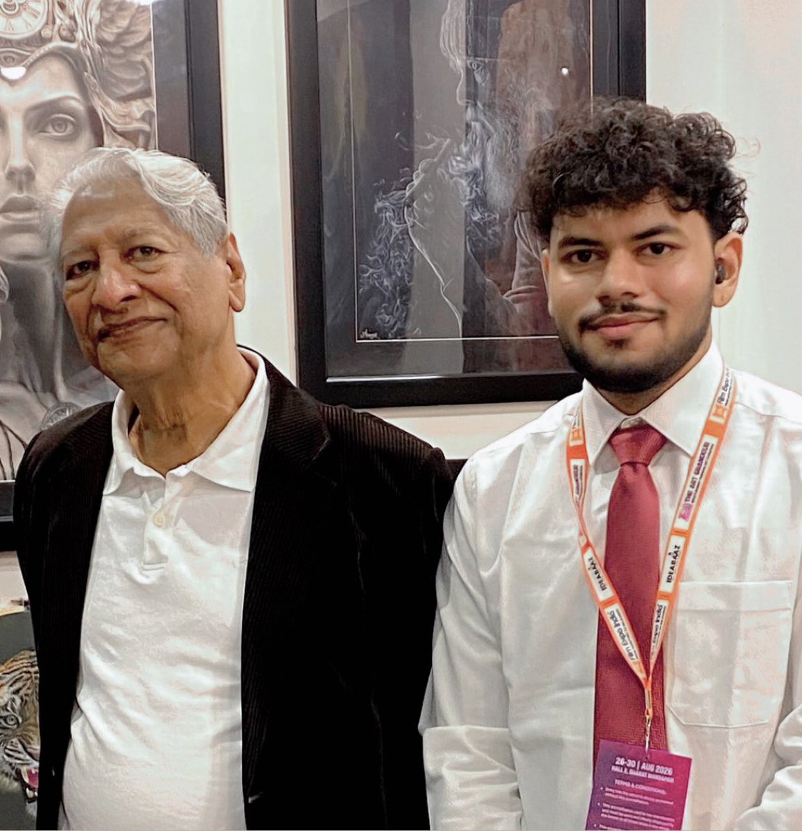 AmoghMahawar's tweet photo. Veteran actor Rajendra Gupta attended artist Amogh Mahawar's art exhibition to view his latest painting collection.
@AmoghMahawar #art #amoghmahawar #paintings https://t.co/hk0BG6s2HE