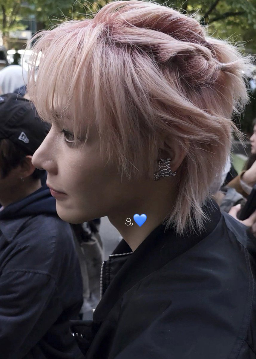 nichonyang's tweet photo. nico please recreate this hairstyle i beg. https://t.co/mNWi410ALA