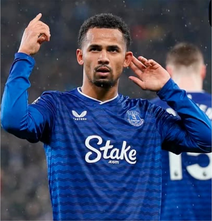 City_Dren's tweet photo. 🚨 Rio Ferdinand on Enzo Maresca's Manchester City:

🗣️ “I think Enzo Maresca is starting to get everyone's attention now. Since Pep left, it felt like Manchester City had lost some of that spotlight - and the defeat against Arsenal at the start of the season only made the noise louder.

But look at them now. They're still on fire.

What I like about City is that they aren't making unnecessary noise in the transfer market. They're building quietly. Bouaddi arrived last week, now Ndiaye is being linked with a move, and they're reportedly close to Enzo Fernández.

Those are serious players.

Ndiaye especially has the profile Pep Guardiola always loved - quality, intelligence and the ability to improve within the right system. I think City could bring another level out of him.

If these deals are completed, don't tell me Manchester City aren't Premier League contenders again. And with that squad?
They could be a serious problem in Europe too.