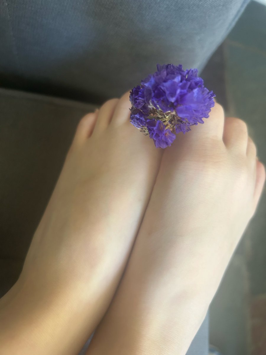 Aergieris's tweet photo. One more pic with flower to complete the set 💖 

Findom Feet Content Goddess HumanATM https://t.co/wvy6vYn8ig