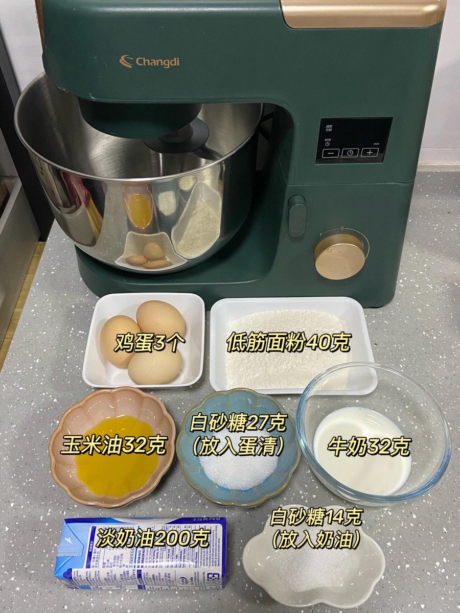 awp_619's tweet photo. Just pulled warm, fluffy vanilla cupcakes out of the oven, topped with silky buttercream and rainbow sprinkles—baking never felt this cozy , https://t.co/U5zduFHqgV