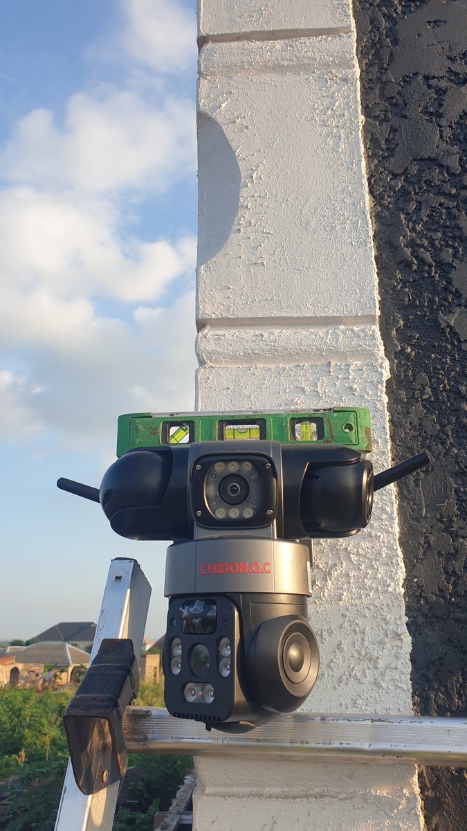 Niffy679's tweet photo. No blind spots around here, monitor your surroundings / property with this 3lens Solar camera 📸. https://t.co/fNSfXmjUK8