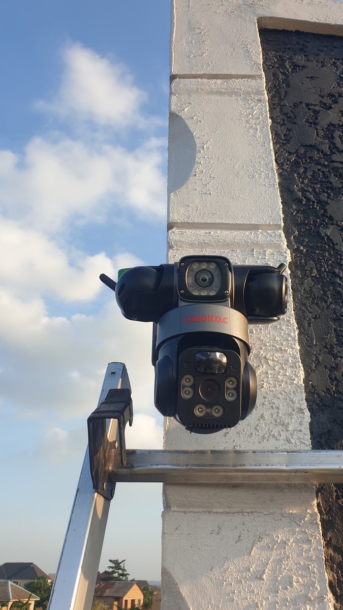 Niffy679's tweet photo. No blind spots around here, monitor your surroundings / property with this 3lens Solar camera 📸. https://t.co/fNSfXmjUK8