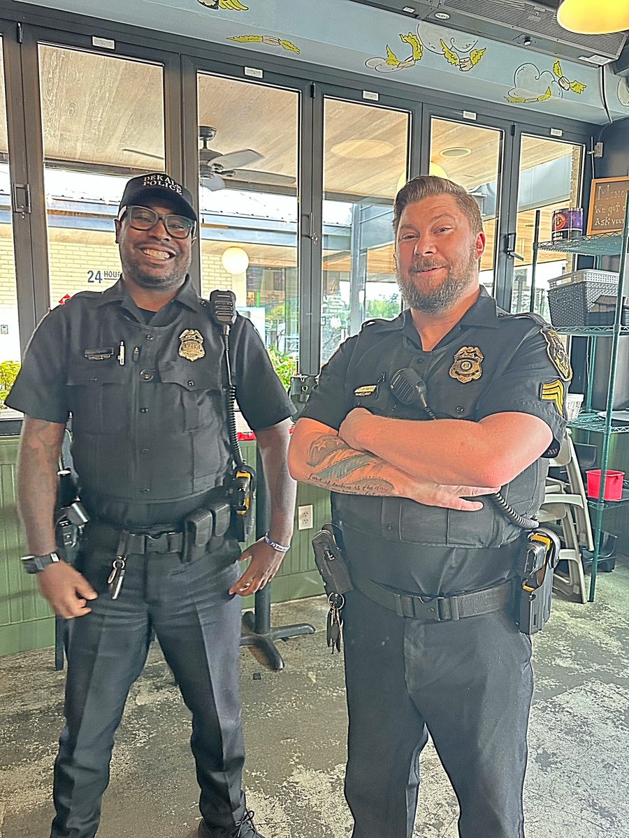 DeKalbCountyPD's tweet photo. We had a great turnout for DKPD's North Central Precinct Coffee with a Cop at the Flying Biscuit (Toco Hills). Thanks to everyone who stopped for breakfast and conversations with our officers. Thanks to Flying Biscuit for hosting this successful event! #WeAreDKPD https://t.co/SjOYwBjo63