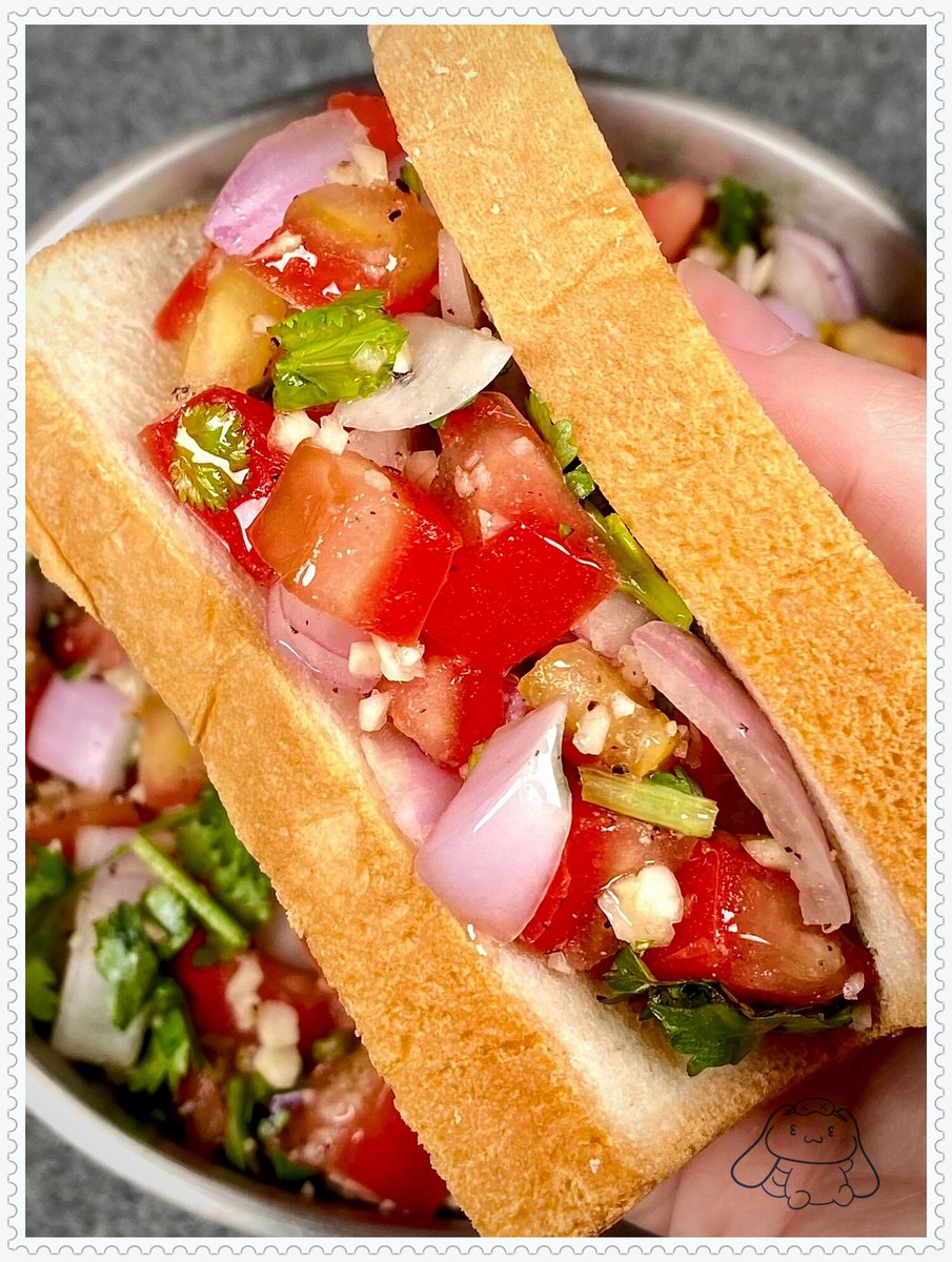 DakotaSumniu's tweet photo. Compré tomates frescos, cebollas y ajo en el mercado local, ingredientes perfectos para guisos caseros 5 https://t.co/QVbjTkpgG9