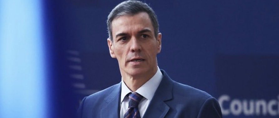 StephanGoldin's tweet photo. Pedro #Sanchez accuse #Israël d'orchestrer la crise des migrants à #Ceuta. 
Dans sa lancée, le 1er ministre #espagnol a oublié de blâmer Israël pour la disparition des dinosaures, la chute de Rome, la disparition de l'Atlantide…
Heureusement, le ridicule, lui, ne l’a pas oublié. https://t.co/HY6RjoEhMo