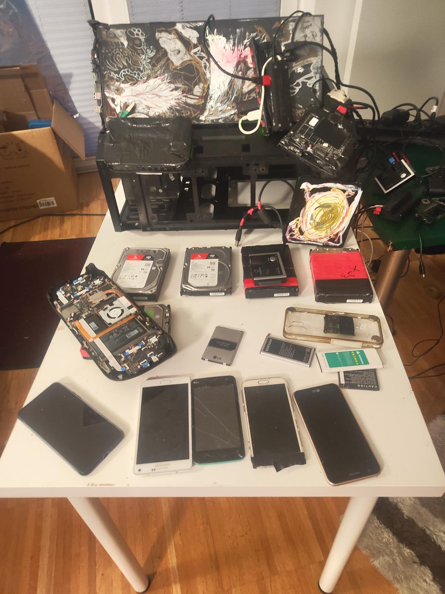 ReiRao23's tweet photo. trash comes alive https://t.co/MDiZdohKog