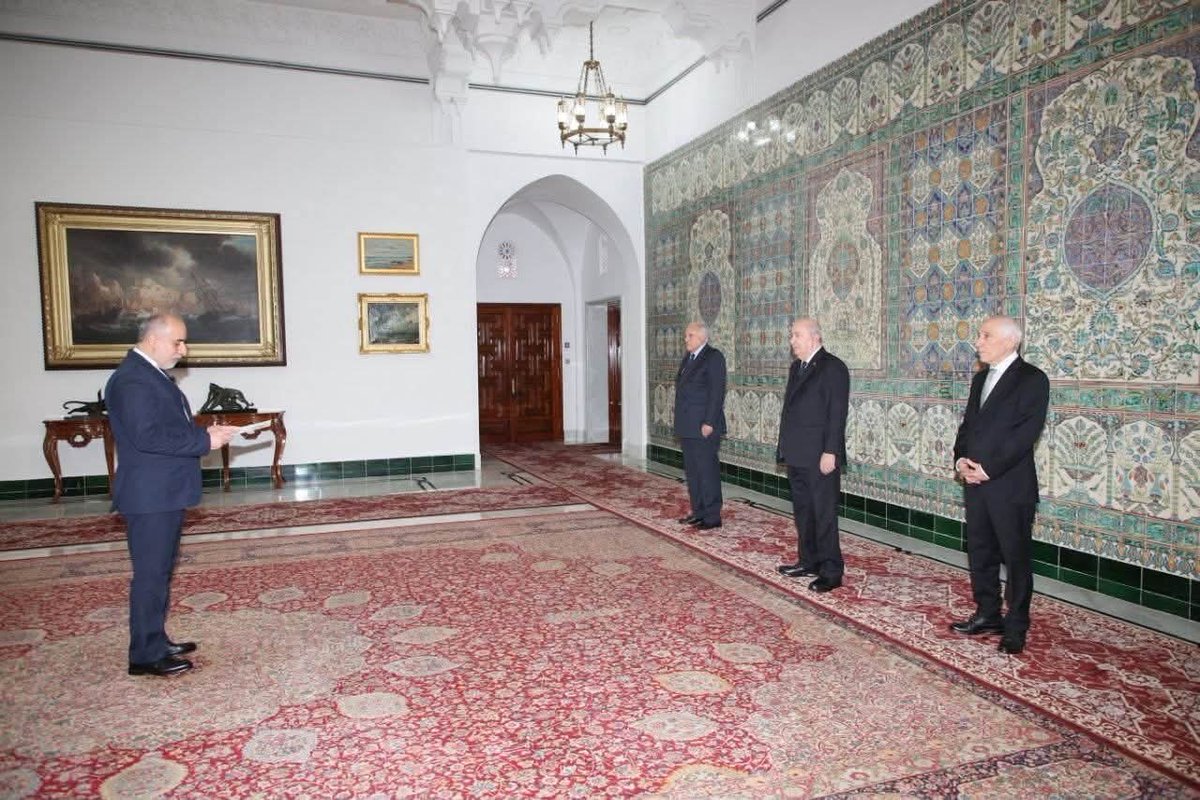 Algeria_MFA's tweet photo. #صور : رئيس الجمهورية، السيد عبد المجيد تبون، يشرف على مراسم تقديم أوراق اعتماد أربعة سفراء جدد لكل من :
- الجمهورية الإسلامية الإيرانية 
- دولة الكويت
- كونفدرالية سويسرا
-جمهورية إندونيسيا

https://t.co/MLN0UvArBy https://t.co/tvspy0hYwg