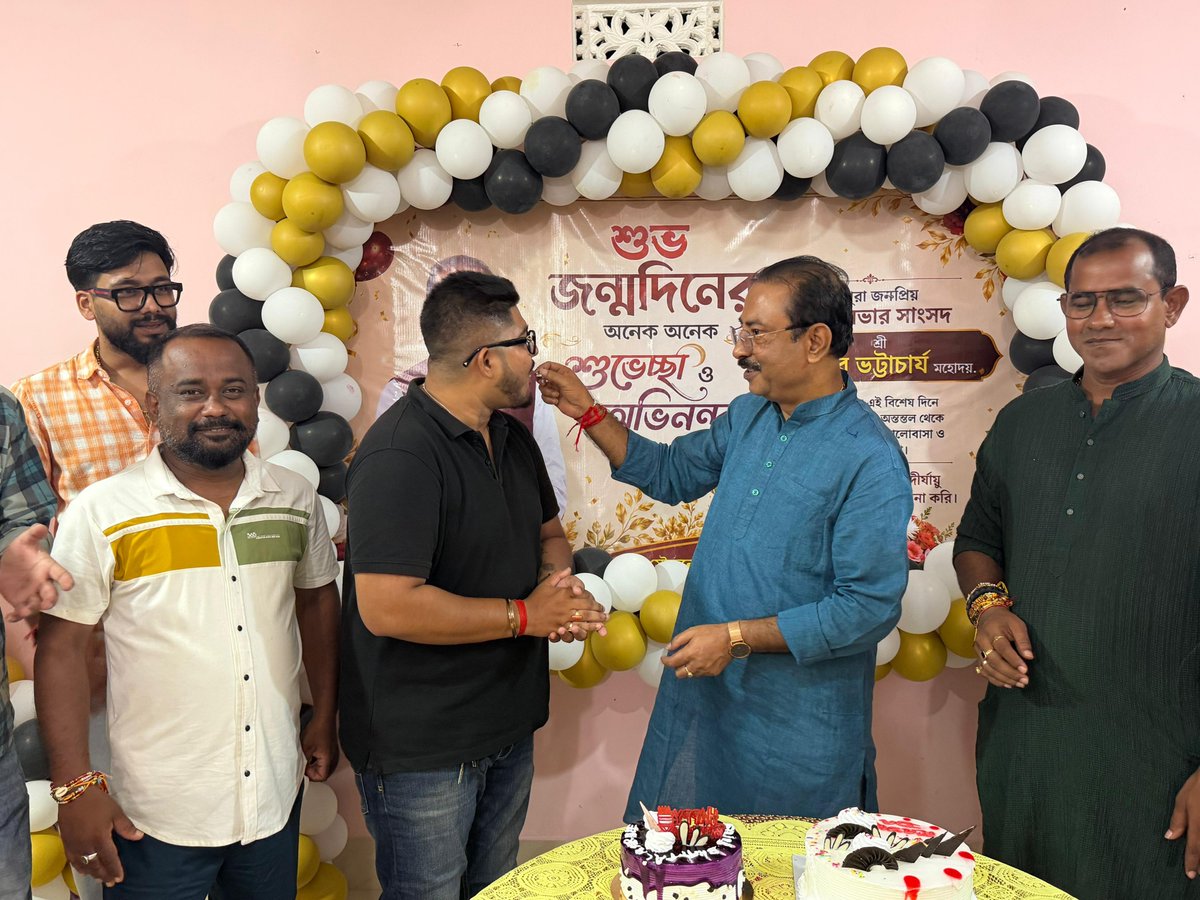 RipanDeb19's tweet photo. শুভ জন্মদিনের অনেক অনেক শুভেচ্ছা ও অভিনন্দন রইল  গুরদেব 🙏 https://t.co/gO4rdBMww0