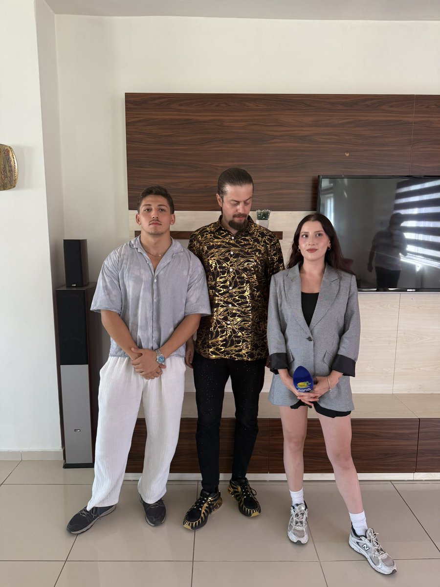 izmiyim's tweet photo. @denizermusaa aref de memitoma baktığı için tutuklatmistim :p https://t.co/Vz6JJyN04J