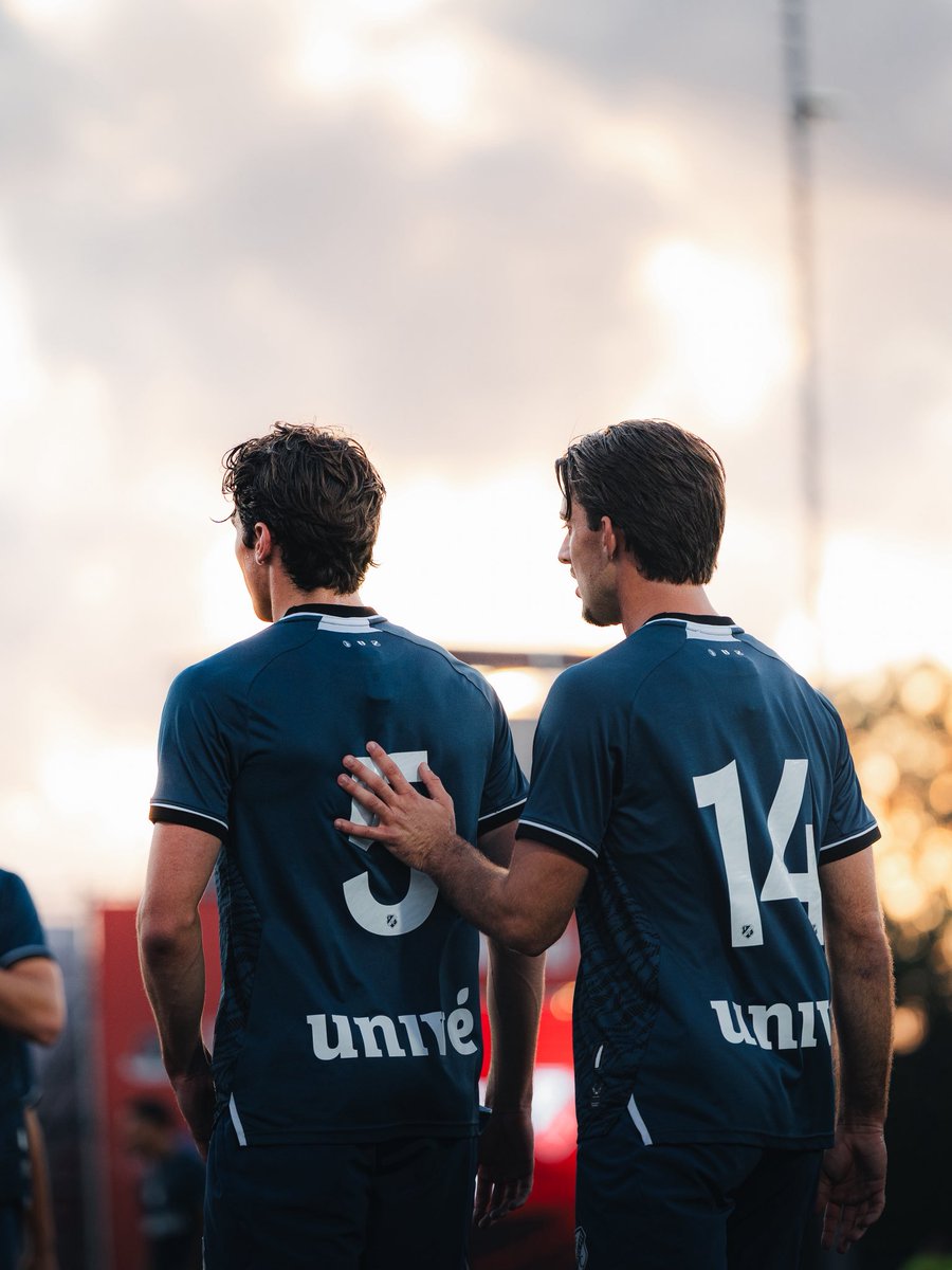 fcutrecht's tweet photo. De tweede helft is van start.
#azutr | 1-1 https://t.co/kQmkEDu0AI