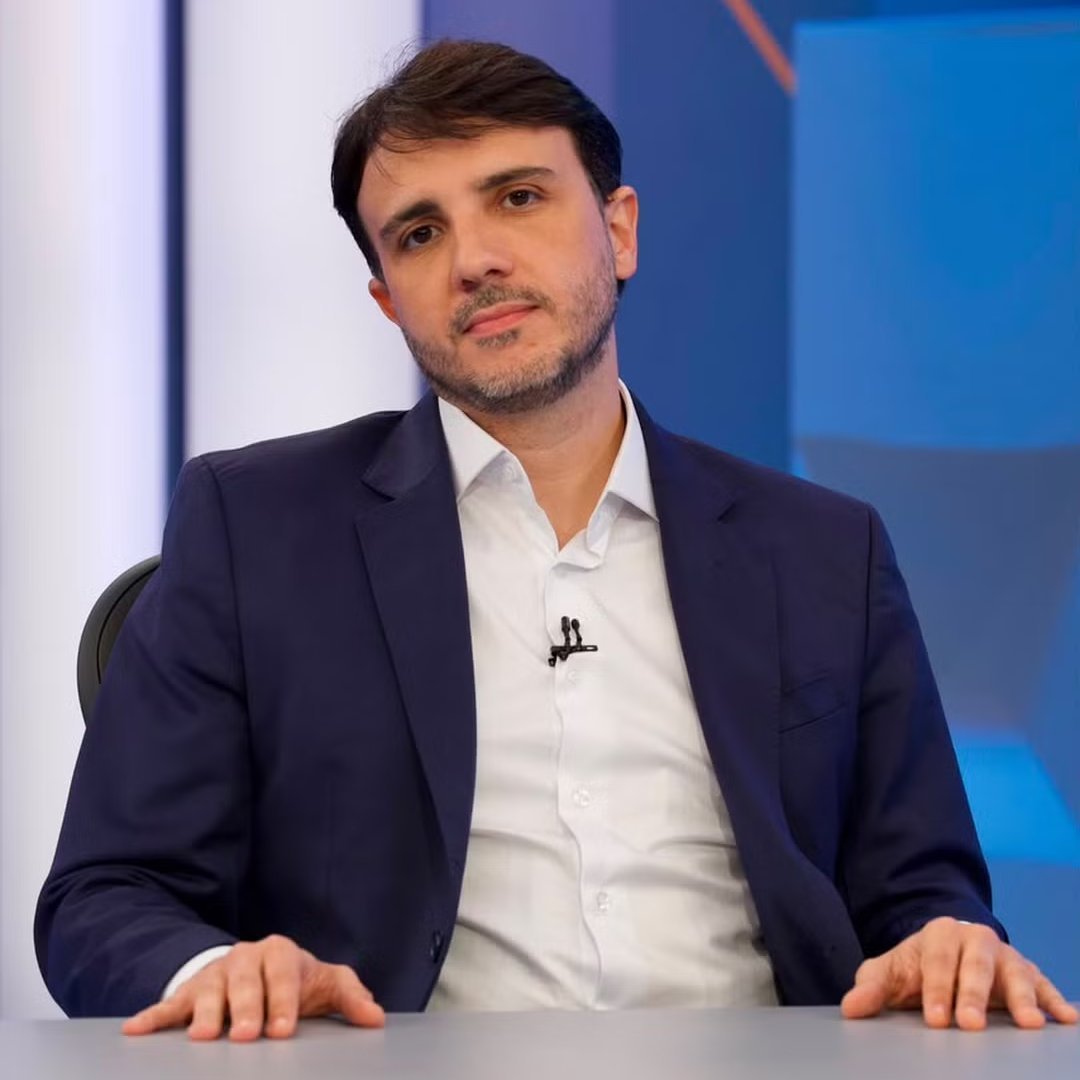 republiqueBRA's tweet photo. 🎙️ 🇧🇷 Candidato à Presidência, Renan Santos participará do Flow Podcast na quarta-feira (2/9), às 19h. https://t.co/IbVnFM7Yrt