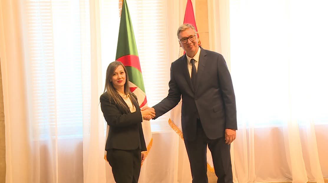 Algeria_MFA's tweet photo. في سياق مشاركتها ممثلةً لرئيس الجمهورية، السيد @TebbouneAmadjid في الاجتماع التذكاري لبلدان عدم الانحياز، استُقبلت رئيسة @apnalgerie الدكتورة، خليدة بوفدش، ببلغراد مرفوقة بالأمين العام لوزارة الشؤون الخارجية، السيد لوناس مقرمان، من قبل  رئيس جمهورية صربيا السيد ألكسندرفوتشيتش. https://t.co/B7jpJ8btzI