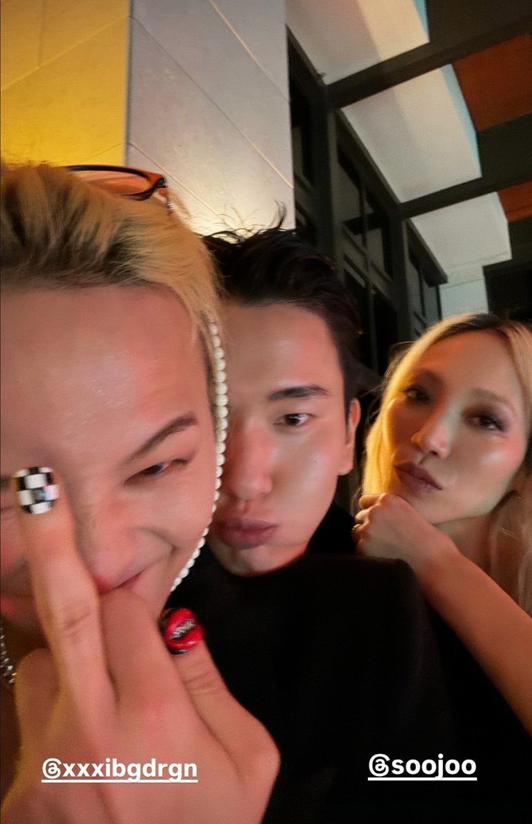 WhiteTamar1's tweet photo. G having fun at Paradise art night 2026 😍
#GDRAGON ✨ https://t.co/31s73dpsqN