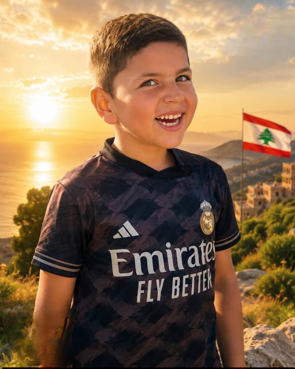 ladyyy1245's tweet photo. رحل محمد صغيرًا، لكنّ رحيله يحمل وجعًا كبيرًا، ويذكّر بأنّ آثار العدوان لا تنتهي بانتهاء القصف، فبين تراب الجنوب ما زالت مخلفات الموت تتربّص بالأبرياء 

إلى جنان الخلد يا صغير الجنوب… ولروحك الطاهرة الرحمة والسلام 💔🙏 https://t.co/9iar6EVr8I