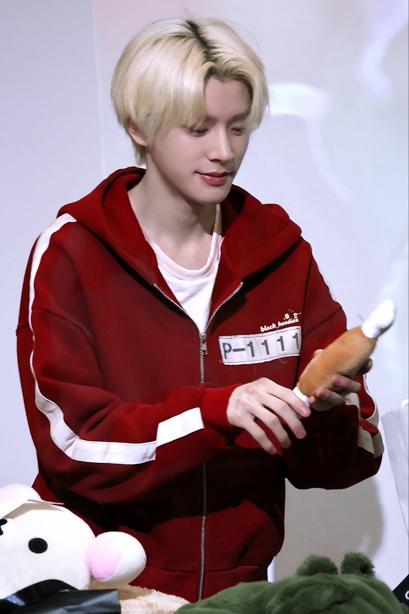 BHoodiee's tweet photo. 260831

my golden retriever 🫳🏻🫳🏻🦮

#엔하이픈 #ENHYPEN 
#제이크 #JAKE #ジェイク #심재윤
#ENHYPEN_JAKE https://t.co/8ixdNlIWIF