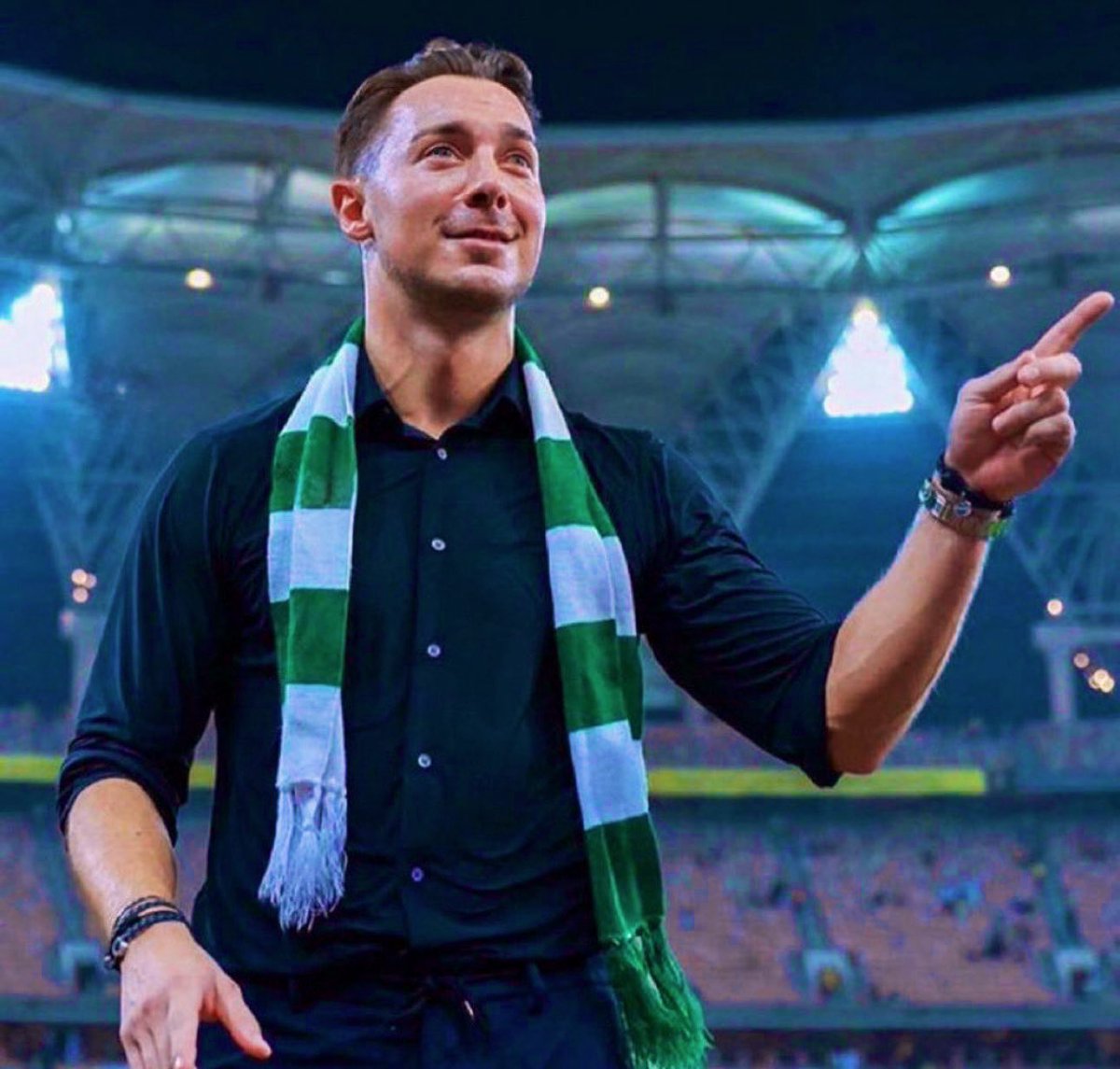 FfarisNM's tweet photo. هل تعلمون أن الأهلي لم يخسر أمام الهلال في آخر 5 مواجهات؟

فوزان للأهلي و3 تعادلات.

قرابة عامين من الهيمنة الأهلاوية على الكلاسيكو، أمام أقوى فريق في الكرة السعودية.

هذا الإرث الذي صنعه ياسله: 
أن تصل بفريقك لمرحلة تواجه فيها الهلال بهذه الثقة، تتفوق عليه، وتمنعه من الفوز عليك 5 مباريات متتالية و تتفوق عليه بالمواجهات. 

ليس أي فريق في السعودية يستطيع إيقاف الهلال بهذه الطريقة.

للأسف، مع بوسيتش وما يحدث الآن، أخشى أن تنكسر هذه الهيمنة ويُهدم هذا الإرث.

ياسله أوصل الأهلي إلى القمة .

إلى مرحلة لا يشعر فيها أنه أقل من أي فريق في السعودية، حتى الهلال.
