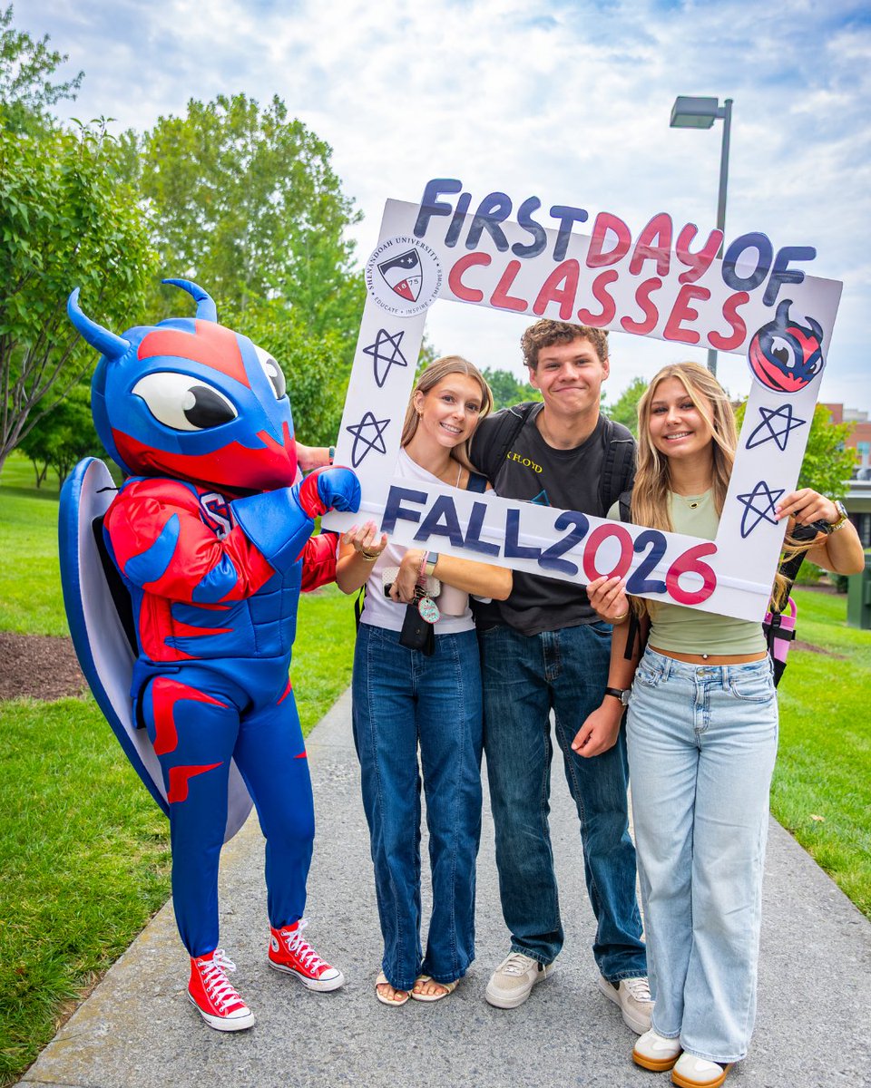 ShenandoahU's tweet photo. Never too old for a first day of classes photo 🥹 https://t.co/dKbneG3ww2