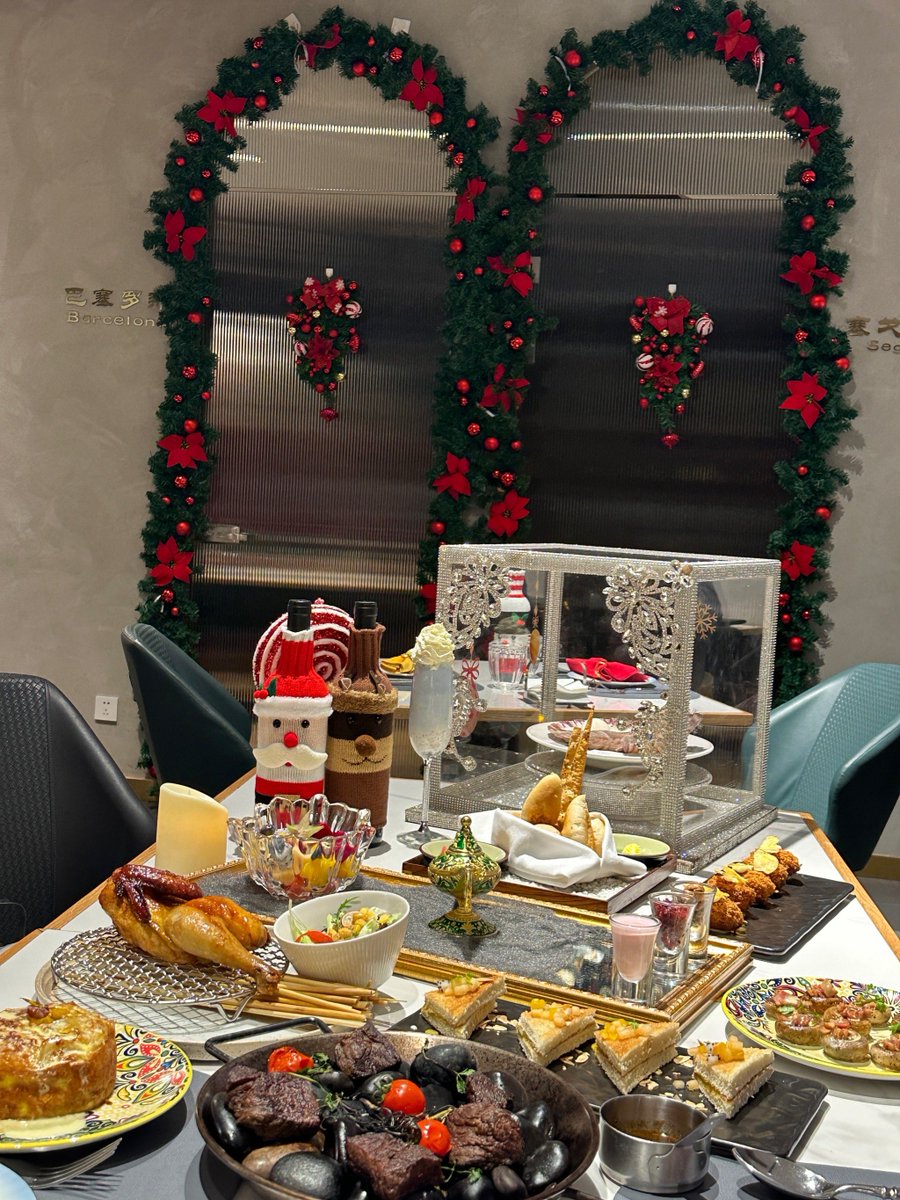LeilaGilfowtlm's tweet photo. Cena especial de Navidad para 2! Pulpo a la gallega y tarta de naranja casera  Reserva ya tu mesa!， https://t.co/kXXi650zmM