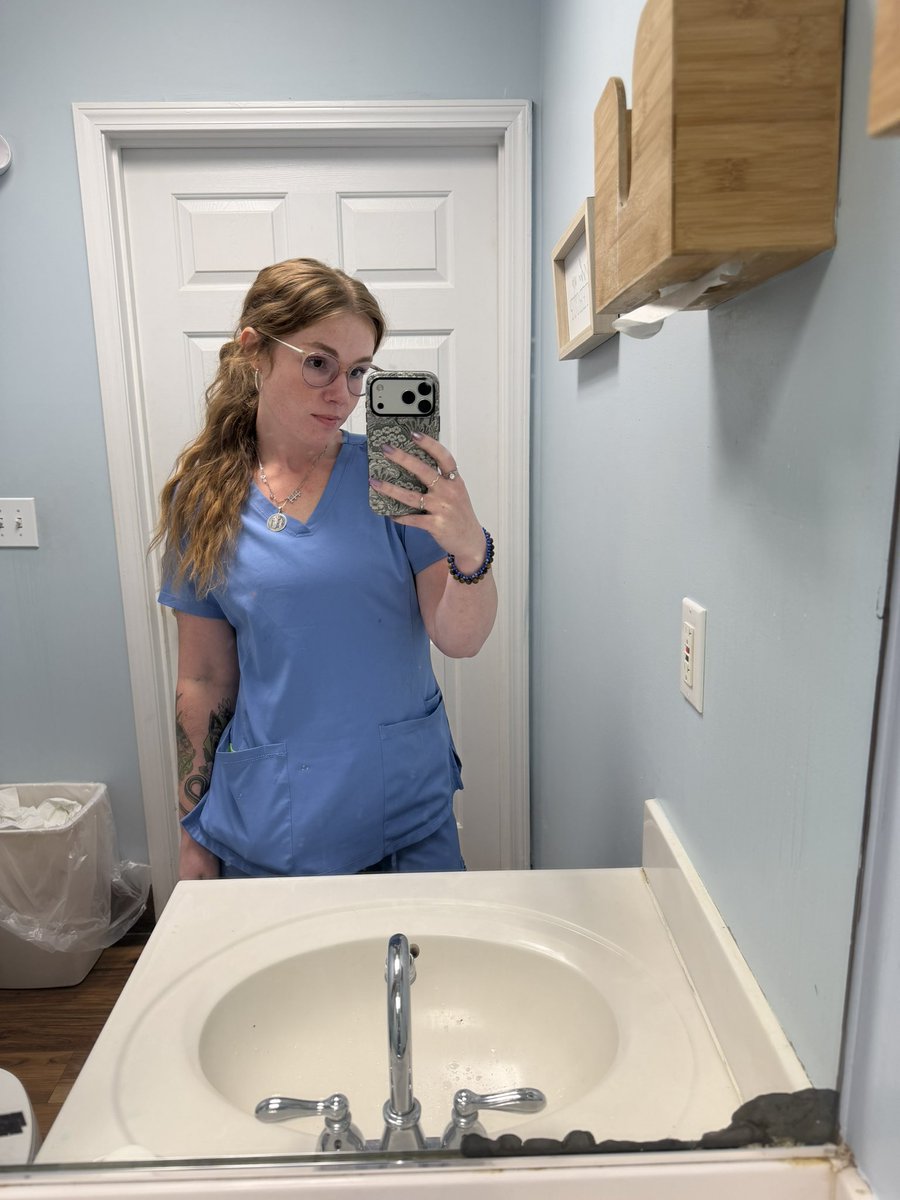 smileycait444's tweet photo. Scrub selfie 🤸‍♀️ https://t.co/0ZbwG26M49
