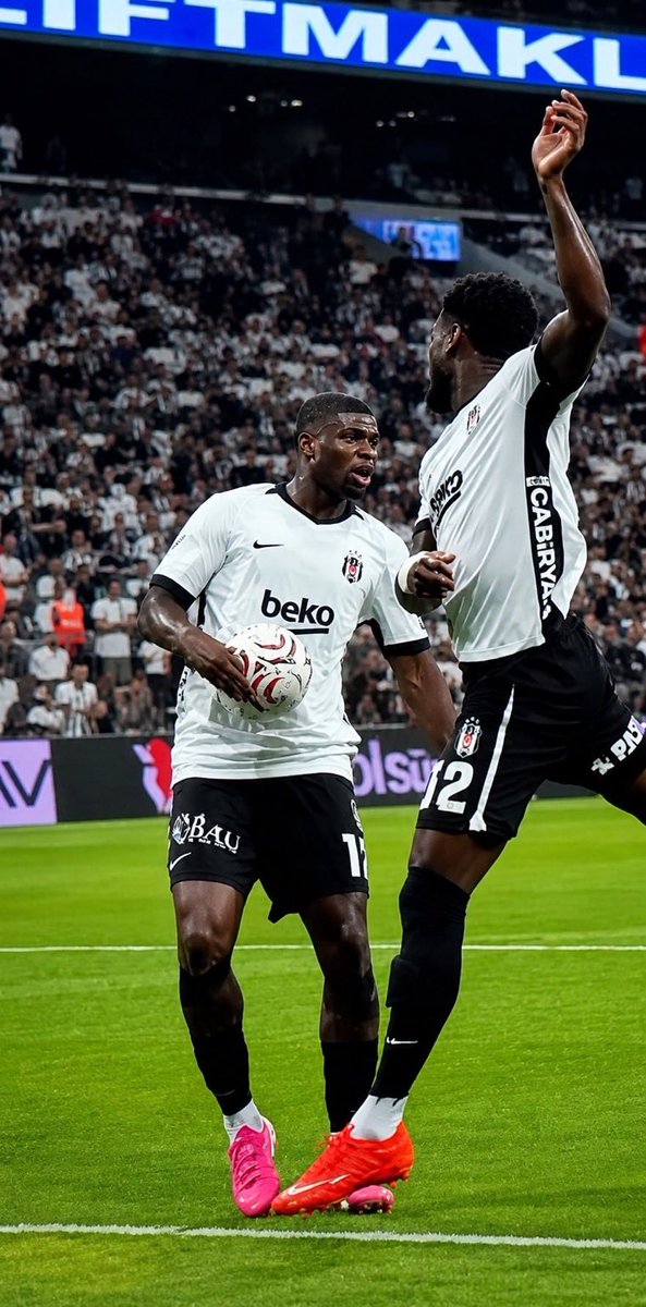 sertez_'s tweet photo. Maçın başında net penaltıyı yediler rezilsiniz https://t.co/rSm4jeTxfk