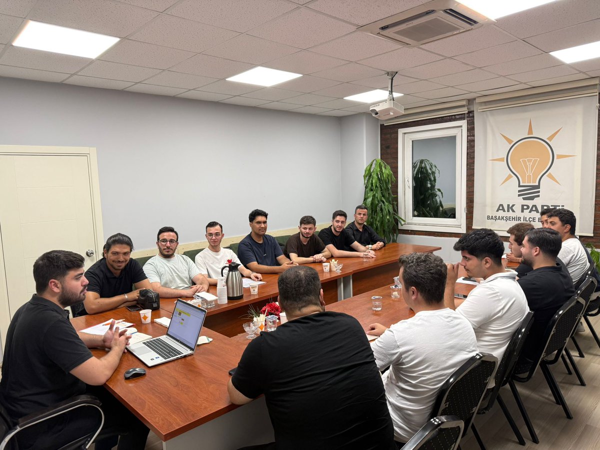 akbasaksehir's tweet photo. Haftalık Mahalle Başkanları ve Teşkilat Komisyonu toplantımızı gerçekleştirdik.

Mahallelerimizdeki çalışmalarımızı değerlendirerek önümüzdeki döneme dair planlamalarımızı ve istişarelerimizi gerçekleştirdik. https://t.co/VNorFhSSIu