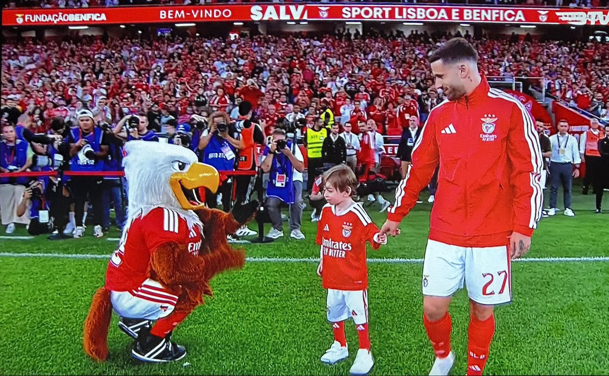 martaccmesquita's tweet photo. A maior vitória do meu Benfica foi esta. Que seja uma tua também, pequenino Salvador. 🥹❤️ https://t.co/Sr7rQVZSYq