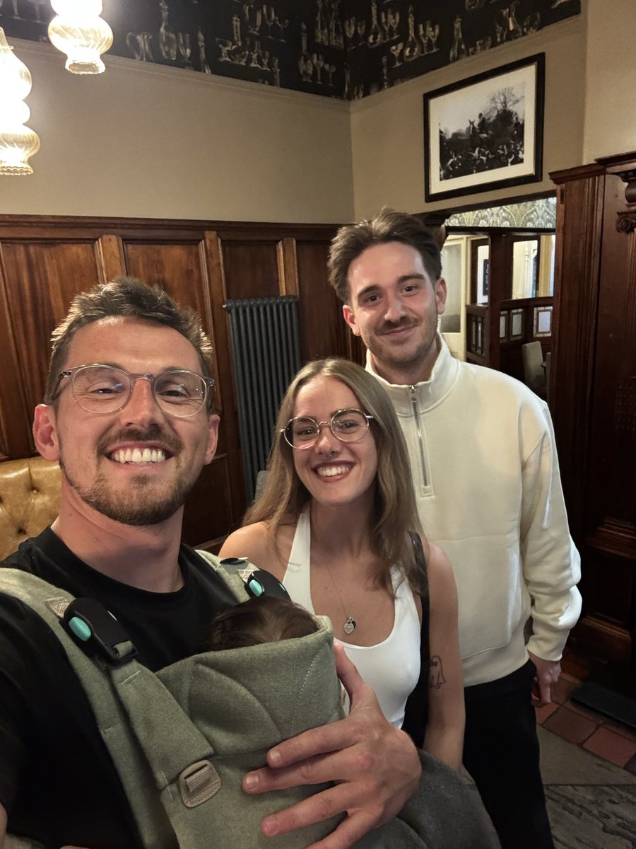 mildputa's tweet photo. my close &amp; personal friend @Syndicate 😅 another weekend spent in manchester 🤍 https://t.co/Gj7zJYaOHx