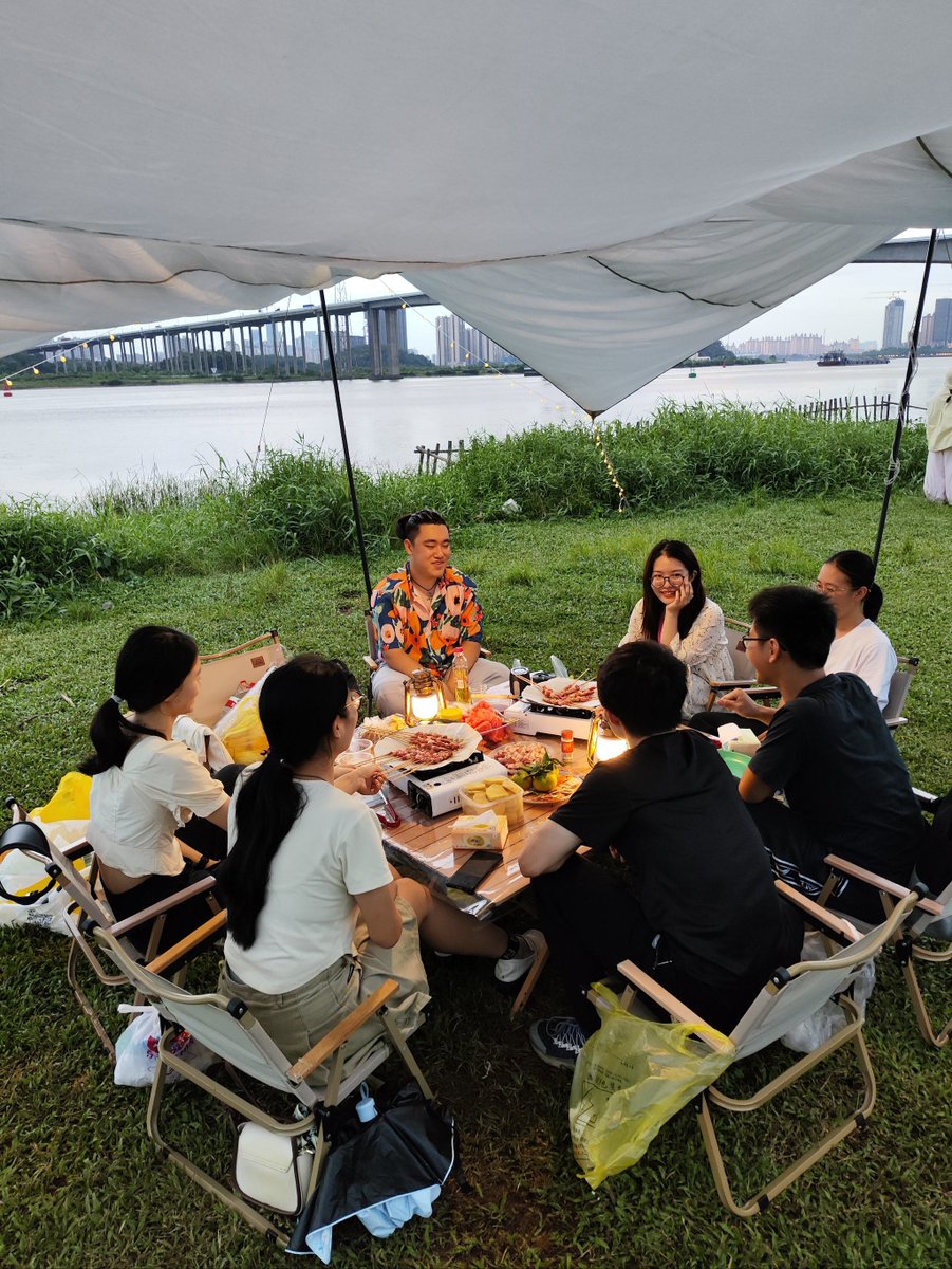 BadxGirl's tweet photo. Hey campus pals! Our Photography Club is hosting a sunset shoot at the West Lake Lawn this Friday 5–7 PM. Bring your cameras, snap iconic golden-hour shots, and enjoy free refreshments with fellow shutterbugs! https://t.co/GdGNyTnFii