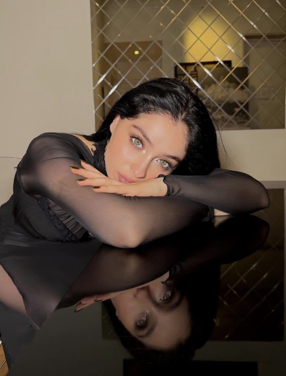 denzsknn's tweet photo. ㅤ
          𝗗𝗘𝗦 𝗠𝗢𝗠𝗘𝗡𝗧𝗦 
          𝗦𝗣𝗢𝗡𝗧𝗔𝗡𝗘́𝗦.
           ──── ຊ : ﹫denzsknn 

                               black swan
                                    gibi 🖤
                                      𓃉  𓃉  𓃉
               ㅤ https://t.co/KKJ7txtCnP