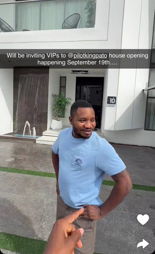 destinyclant's tweet photo. Ola of Lagos posted a house worth 1.3Billion and this dude bought it under 24 hours 😭

How boys dey make such money? https://t.co/JZSVaB39zm