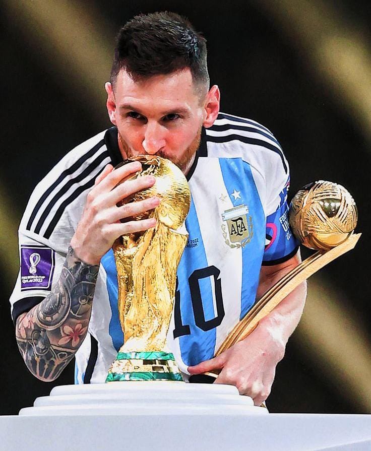 TheFutbolZoneX's tweet photo. 📱| Gary Lineker’s Heartfelt Message to Lionel Messi After His Argentina Retirement 🇦🇷❤️

🗣️: “Lionel Messi, what a privilege it has been to watch you represent Argentina for all these years.

There were moments when it seemed international football would never give you the ending you deserved. But you kept going, kept believing, and eventually lifted the World Cup with your country. That image of you holding that trophy will live forever.

207 appearances. 125 goals. A World Cup. Two Copa América titles. But beyond the numbers, it’s the passion, humility and love you showed every time you wore that shirt.

You didn’t just play for Argentina, you carried their hopes, dreams and expectations for two decades.

Football will move on, as it always does. But the memories you’ve given Argentina and the world will never leave.

Thank you, Leo. 🇦🇷❤️

Enjoy the next chapter, legend. You’ve earned every moment of it.”