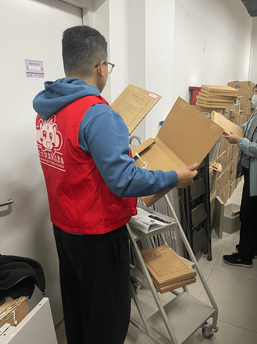 Arunice1990's tweet photo. Just finished 3 days of volunteer work at the local food bank—helped sort 2 tons of groceries u0026 served over 50 families. Small acts add up big Feeling full of warmth today! https://t.co/nETL2fLYHr