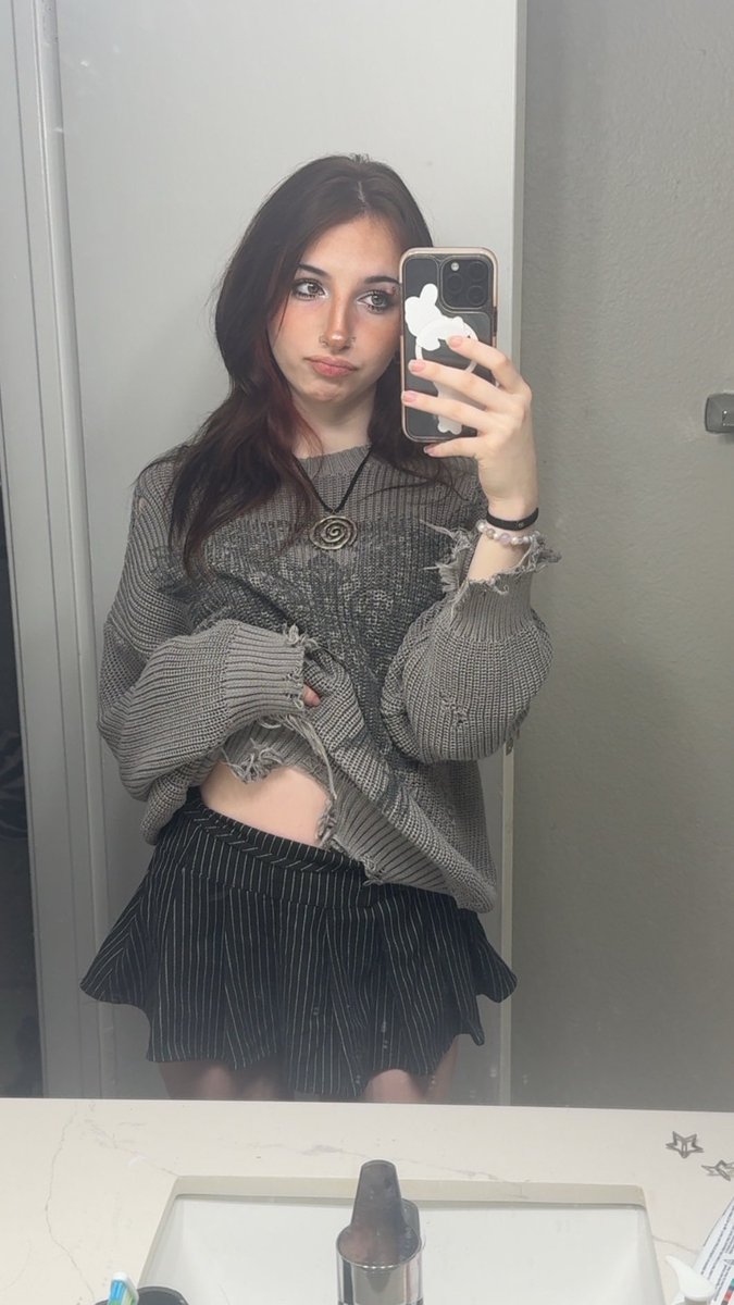 notjadeelol's tweet photo. anyone want to trade 👀 lmk https://t.co/H10mrN7NVx
