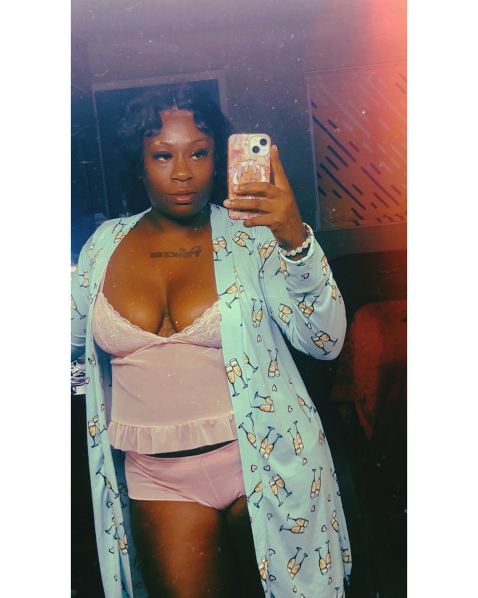blaaackmoneee's tweet photo. Fcking on some thick shit , I barely want her to come outside 😩😘
#contentcreator #chudai #explorer https://t.co/fuZebkUsc0