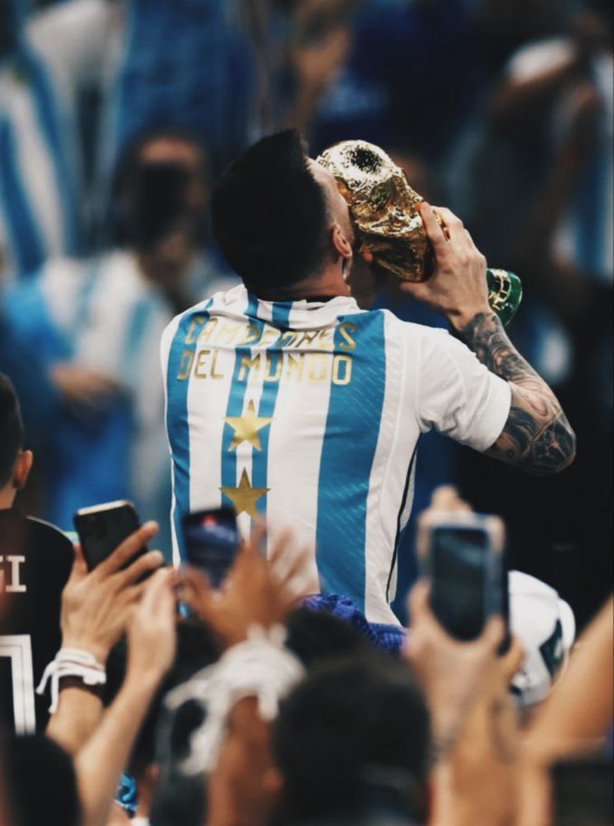 dopaaaaaamine's tweet photo. Thank you Leo for giving us memories we’ll cherish forever 💙 https://t.co/HzqbLjATij