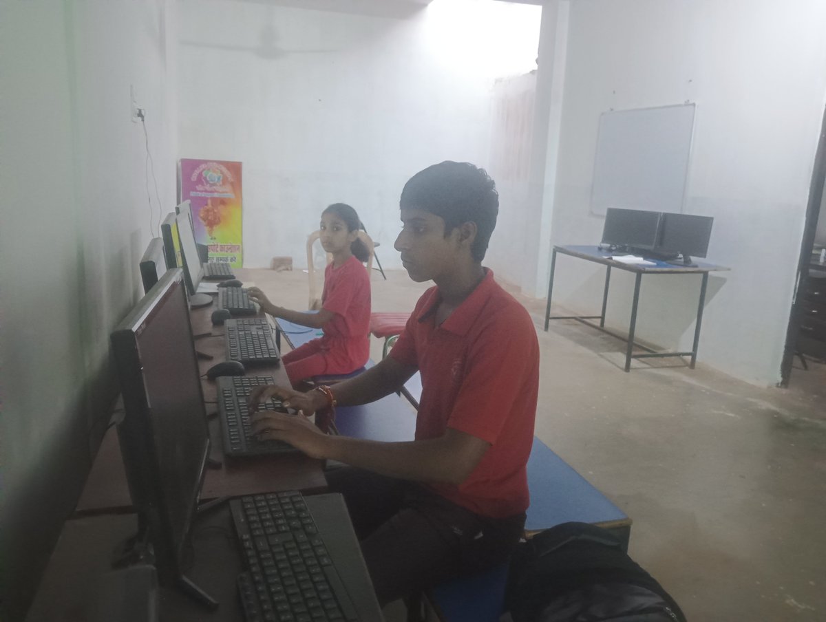 TSF_Gwalior's tweet photo. थिंक एंड सपोर्ट फाउंडेशन एवं वोल्टेम्प इलेक्ट्रिकल्स प्राइवेट लिमिटेड द्वारा संचालित निःशुल्क कंप्यूटर शिक्षा एवं पाठ्यक्रम शिक्षा 
स्थान-: राजा गैस गोदाम के पास गोल पहाडिया लश्कर ग्वालियर 

दिनांक 31 अगस्त 2026

#tsf #computer https://t.co/tdw9ZG8fRQ