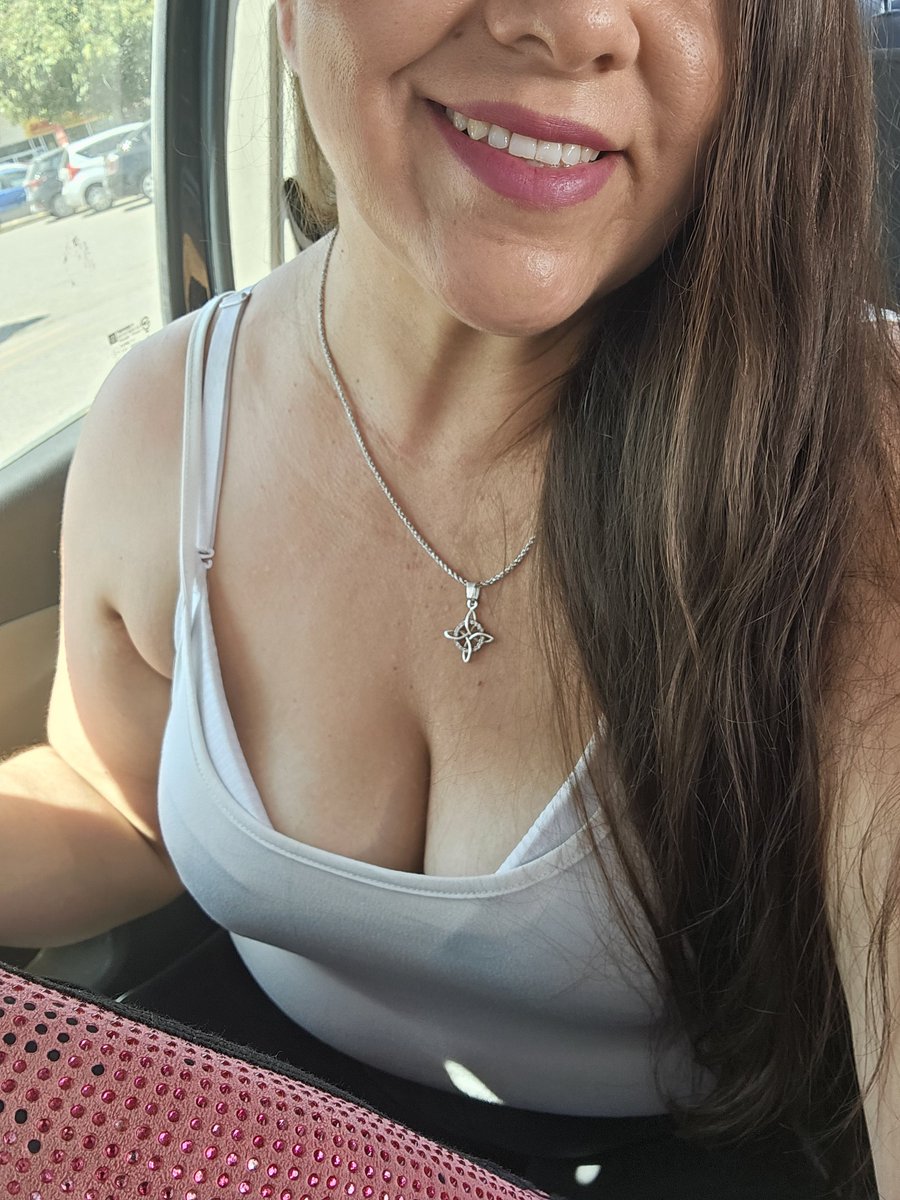 Sirobhw's tweet photo. Por si no te acuerdas de mi 
Buen inicio de semana 🤗 https://t.co/daOcJdKhd7