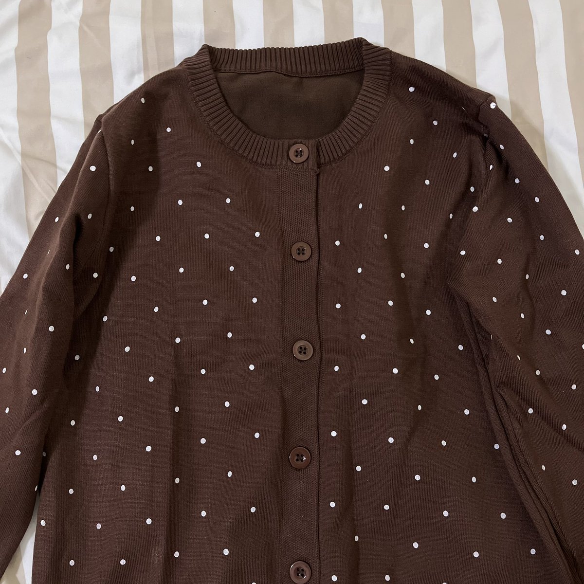 chokijungwon's tweet photo. คาดิแกนสีน้ำตาล polkadot น่ารักมาก สวยมากๆ มือ1 อก38-44 ย22.5 (มือ1) 180฿
ค่าส่งเหมาๆ 40฿ 

#ส่งต่อเสื้อผ้า #เสื้อผ้ามือสอง #โล๊ะตู้เสื้อผ้า #ส่งต่อเสื้อผ้า  #ส่งต่อเสื้อมือสอง  #โล๊ะตู้เสื้อผ้ามือสอง #โล๊ะตู้ #ส่งต่อเสื้อผ้ามือสองญี่ปุ่น https://t.co/i9SoU6dTAg