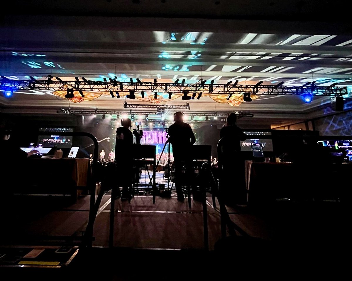 StarliteAVL's tweet photo. Empty room ➡️ showtime.
A few looks at the setup & the crew behind the scenes keeping everything moving once the show begins. 🎛️✨
#eventproductions #audiovisualproduction #AVL #avtech #behindthescenesmagic https://t.co/Ymniz7OmDW